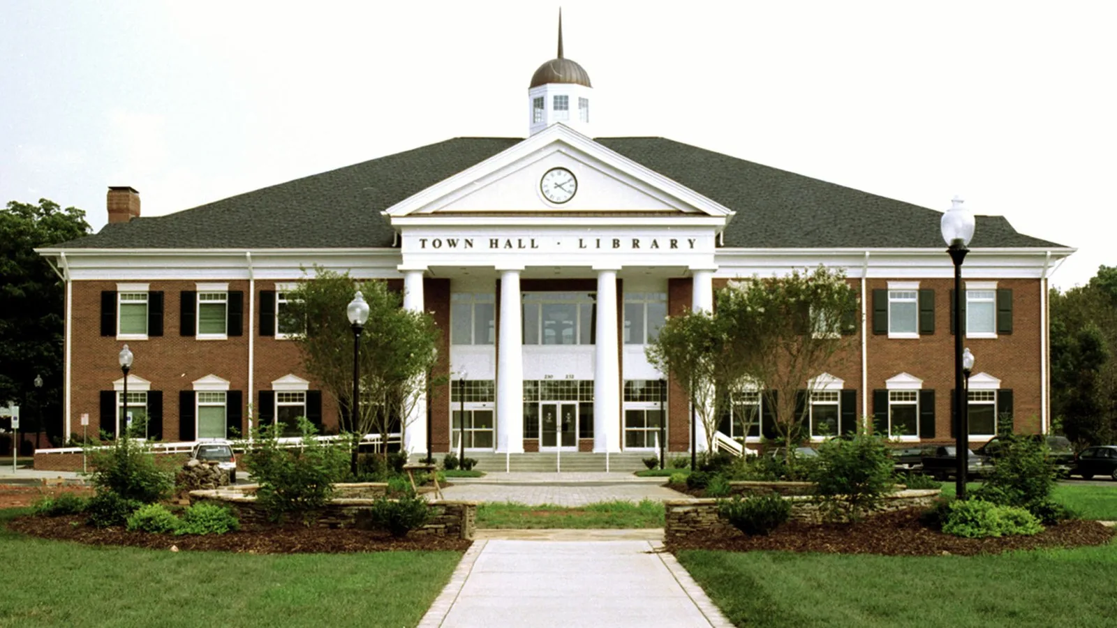 Matthews Small-town Charlotte — without the Charlotte